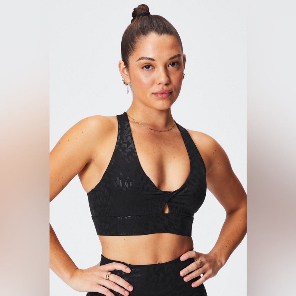 Fabletics Oasis Twist Sports Bra